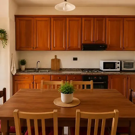 Affittasardegna-quadri Terranova Apartment Olbia
