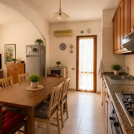 Affittasardegna-quadri Terranova Apartamento Olbia