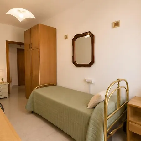 Affittasardegna-quadri Terranova Apartamento Olbia