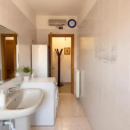 Affittasardegna-quadri Terranova Apartment Olbia